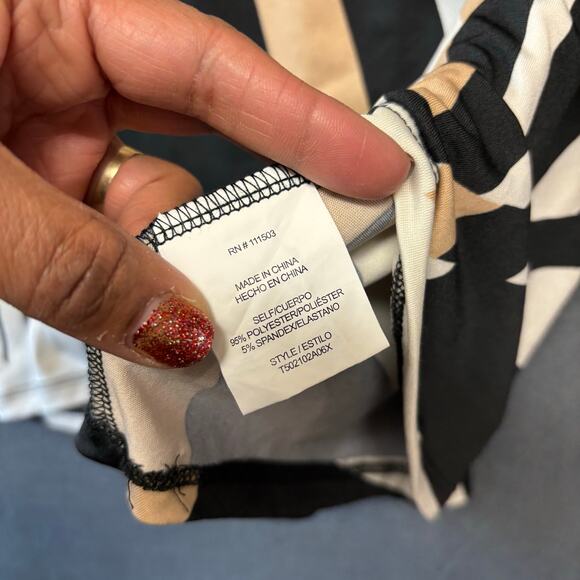 AUW Plus Size 1X Geometric Print Stretch Blouse Gold Button Shoulder Busines - Picture 6 of 9